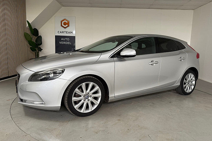 Volvo V40 1.6 D2 Summum Automaat, Airco, Trekhaak, LMV, Navigatie