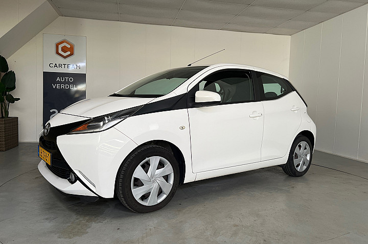 Toyota Aygo 1.0 VVT-i x-play Airco, Navigatie, Cruise control