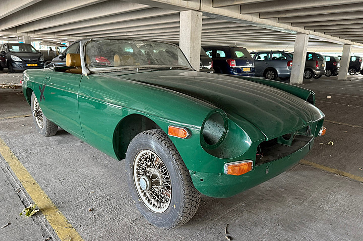 MG B type 1.8 Roadster carroserie gerestaureerd+alle onderdelen+Losse motor